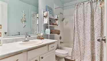 Bath Condo - Bellevue - $