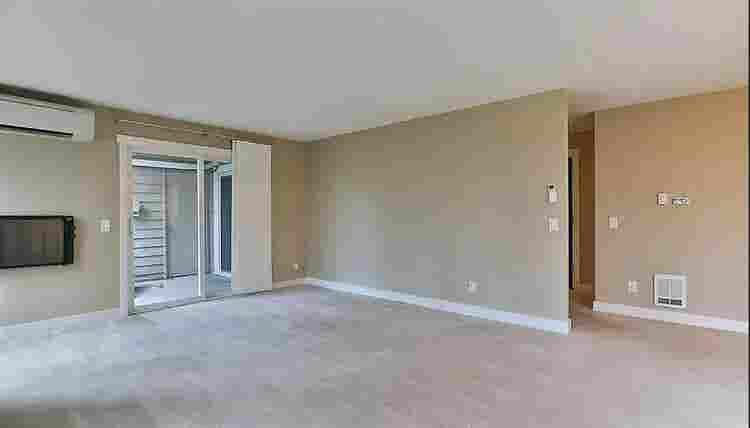 Bath Condo - Bellevue - $