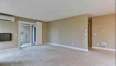 Bath Condo - Bellevue - $
