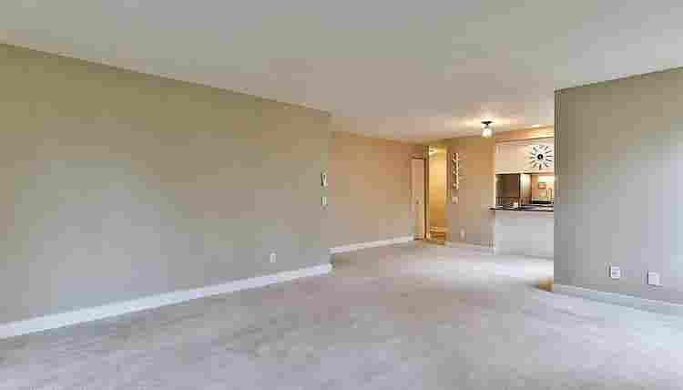 Bath Condo - Bellevue - $