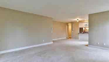 Bath Condo - Bellevue - $