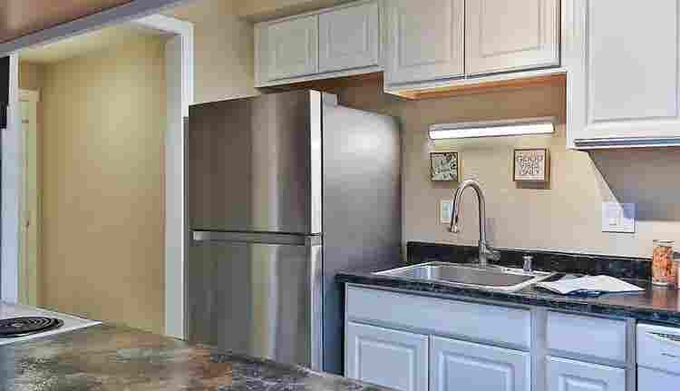 Bath Condo - Bellevue - $