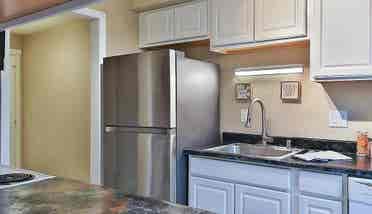 Bath Condo - Bellevue - $