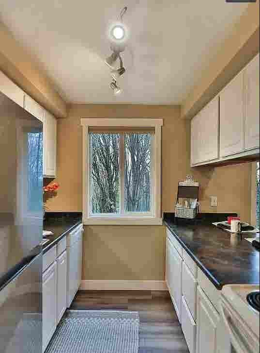 Bath Condo - Bellevue - $