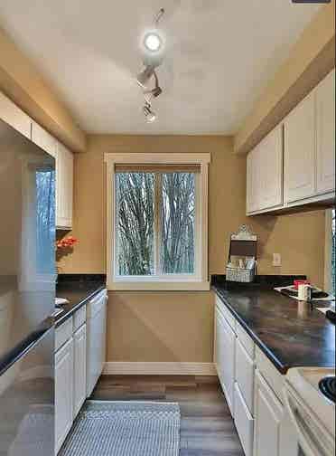 Bath Condo - Bellevue - $