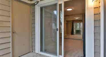 Bath Condo - Bellevue - $