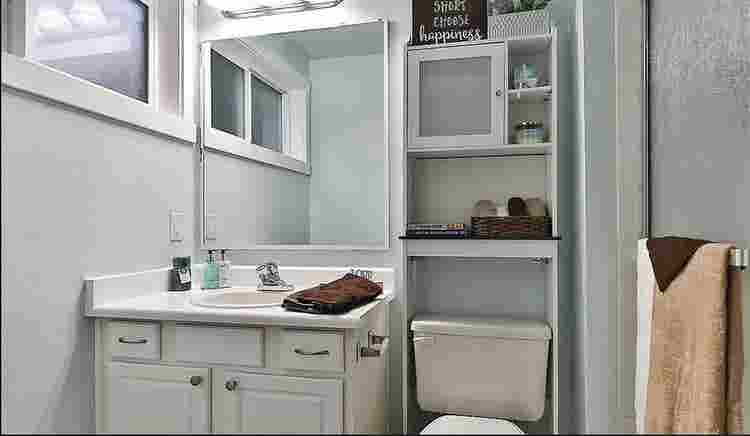 Bath Condo - Bellevue - $