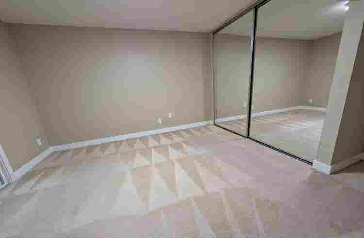 Bath Condo - Bellevue - $