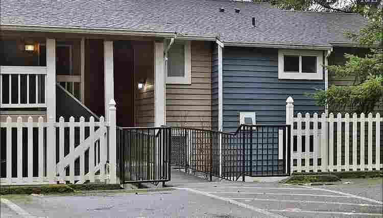 Bath Condo - Bellevue - $