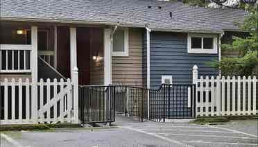 Bath Condo - Bellevue - $
