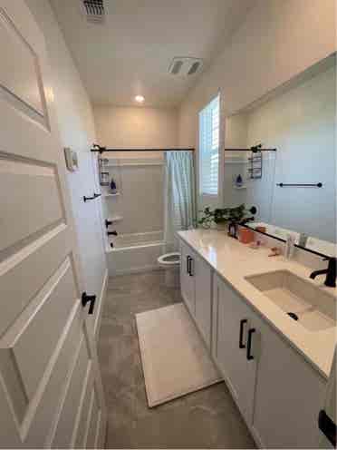Lathrop Room for Rent