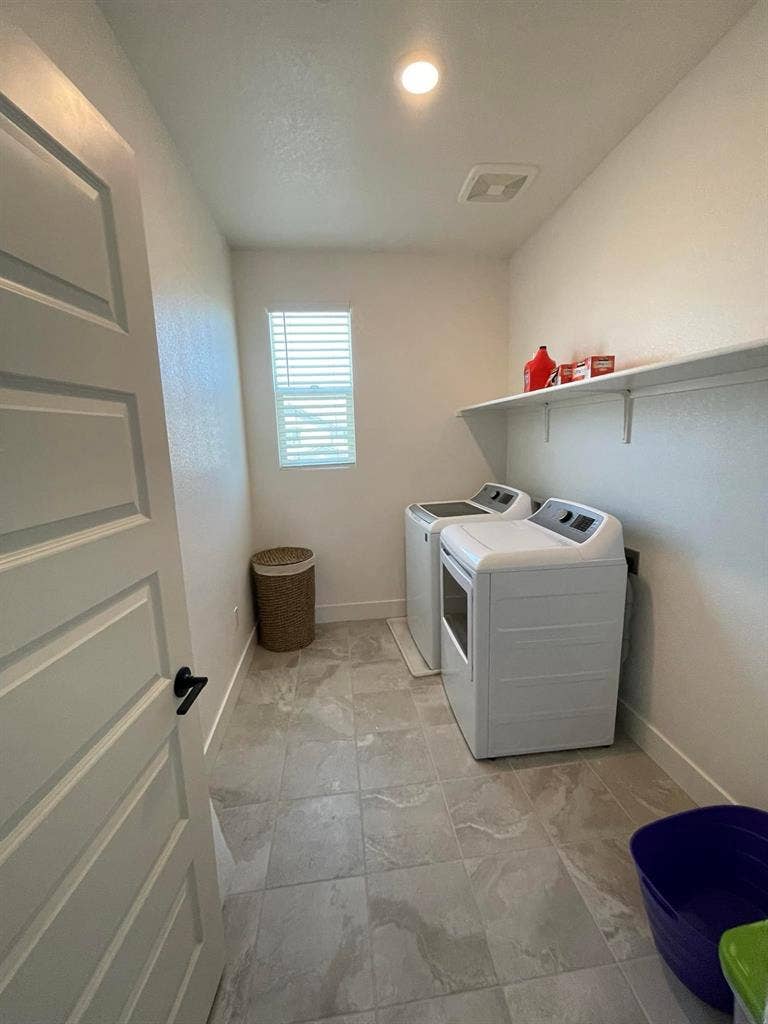 Lathrop Room for Rent