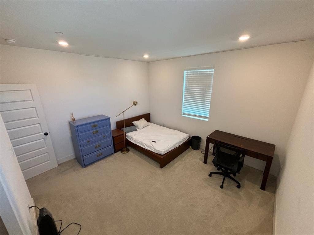 Lathrop Room for Rent