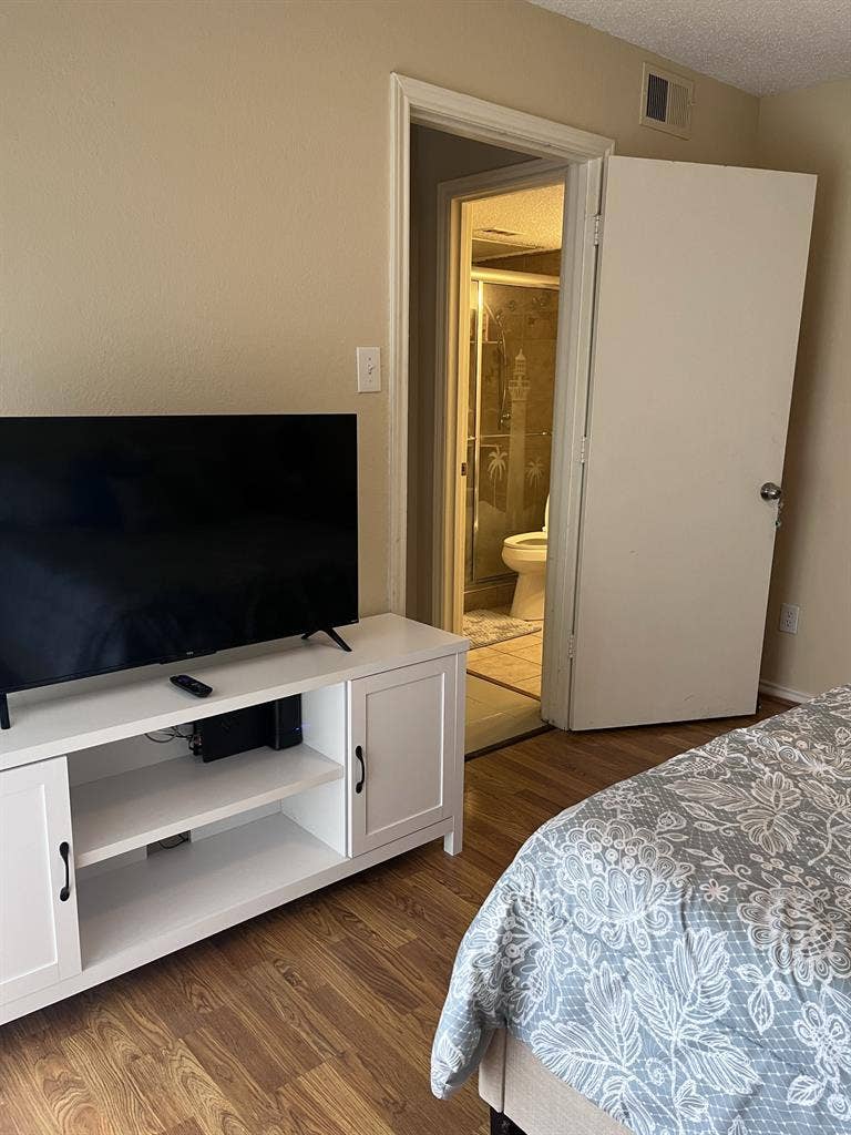 Furnished room w/ private bathroom