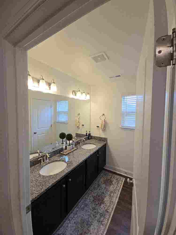 Room for rent with shared bathroom