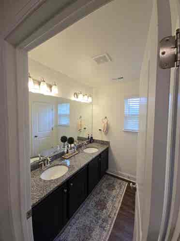 Room for rent with shared bathroom