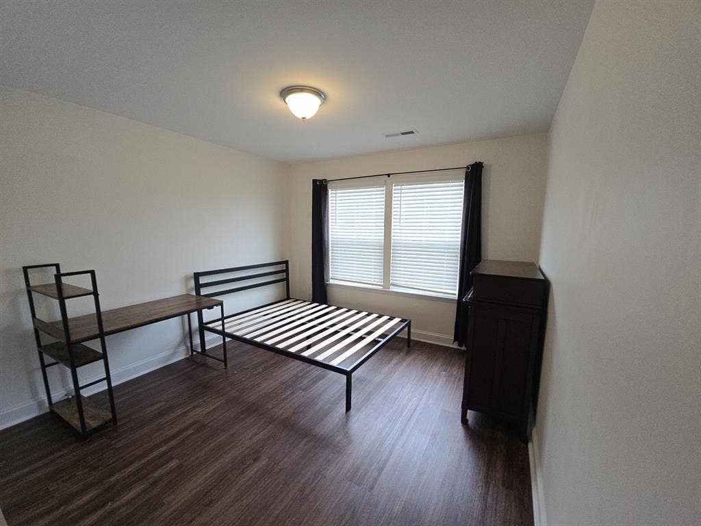 Room for rent with shared bathroom