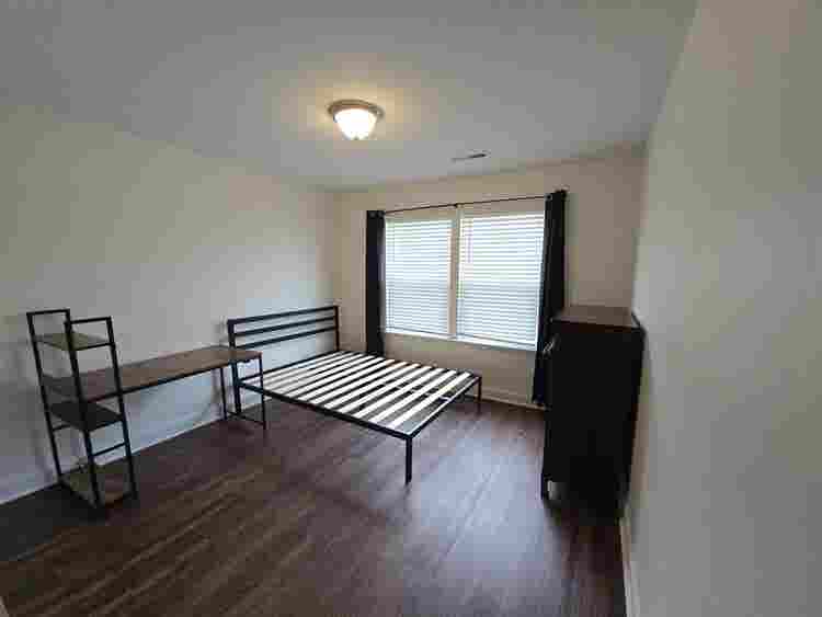 Room for rent with shared bathroom