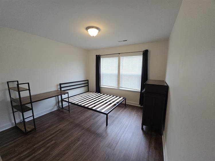 Room for rent with shared bathroom