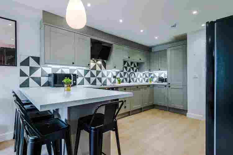 2 rooms in Salford