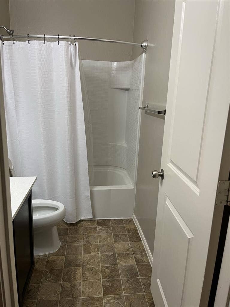 Room for rent in W phoenix
