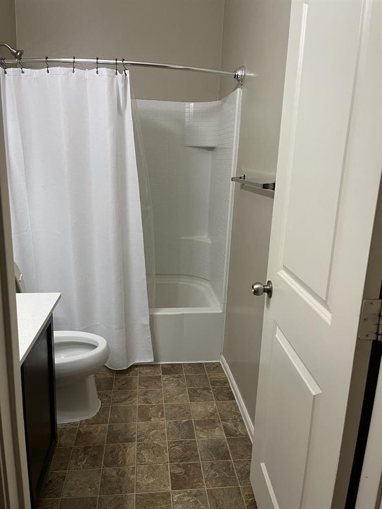 Room for rent in W phoenix