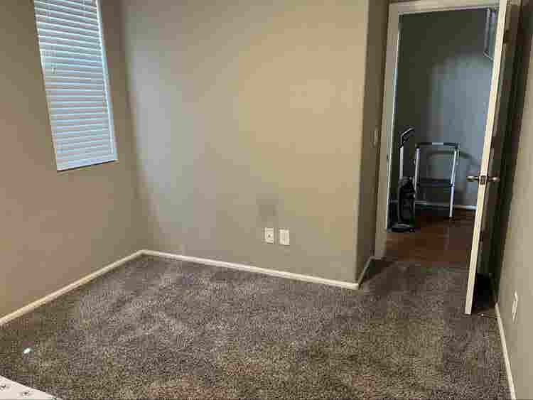 Room for rent in W phoenix