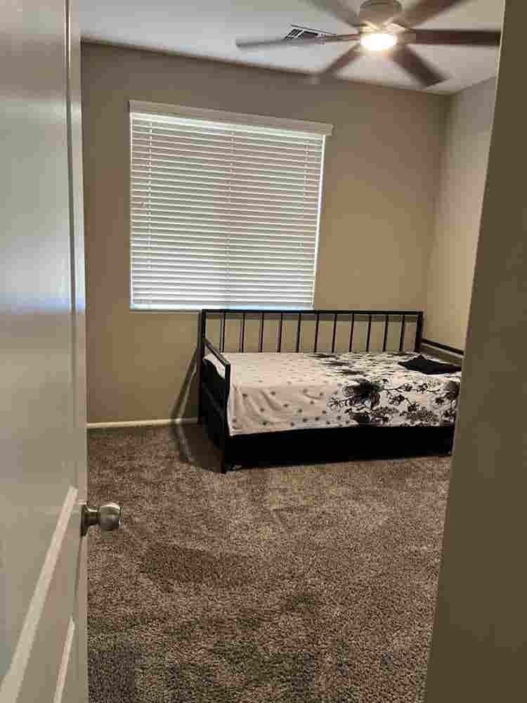 Room for rent in W phoenix