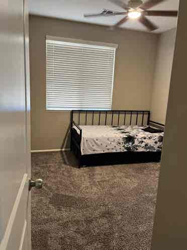 Room for rent in W phoenix