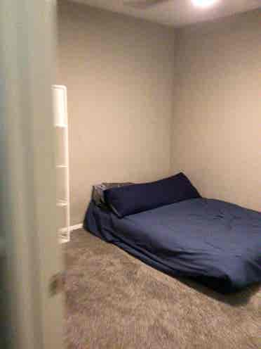 Room for rent in W phoenix