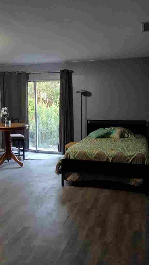 Spacious furnished room w bath