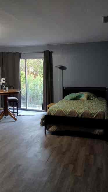 Spacious furnished room w bath
