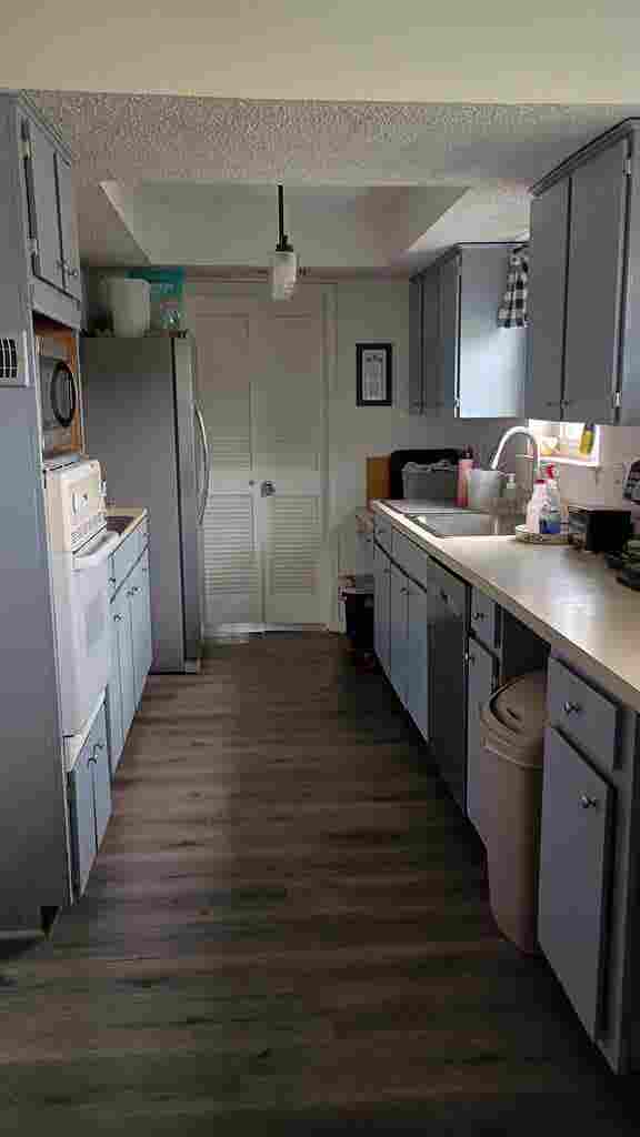 Spacious furnished room w bath