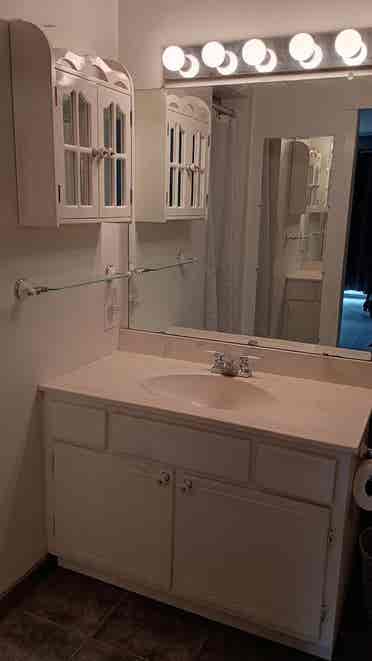 Spacious furnished room w bath