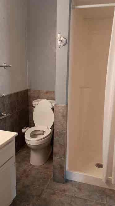 Spacious furnished room w bath