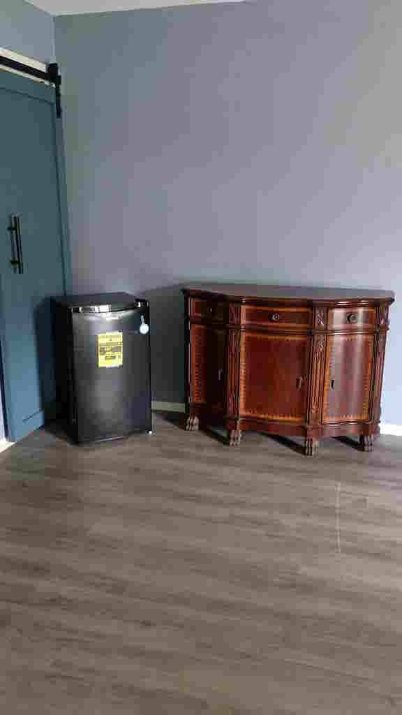 Spacious furnished room w bath