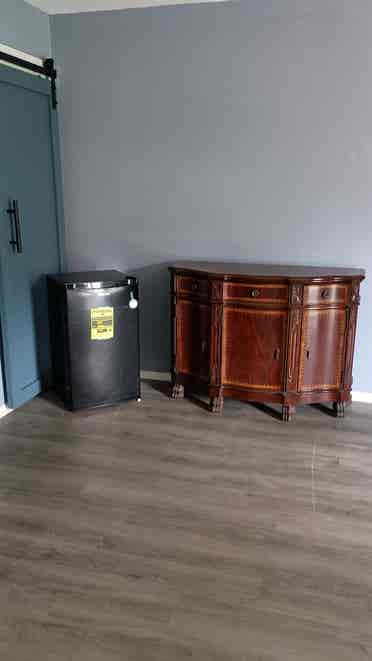 Spacious furnished room w bath