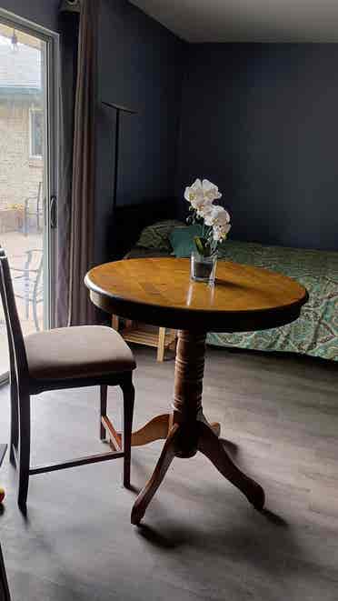 Spacious furnished room w bath