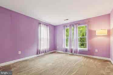 BEAUTIFULL LARGE SIZE ONE BED ROOM 