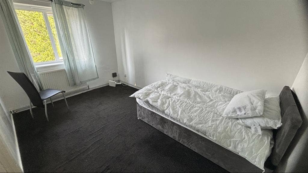 3 bedroom spacious house NN3 area