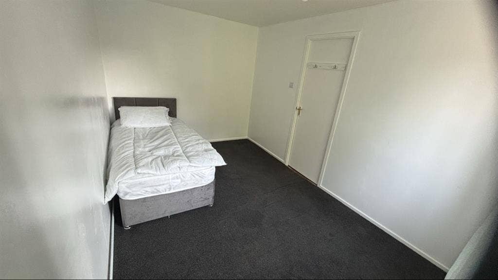 3 bedroom spacious house NN3 area