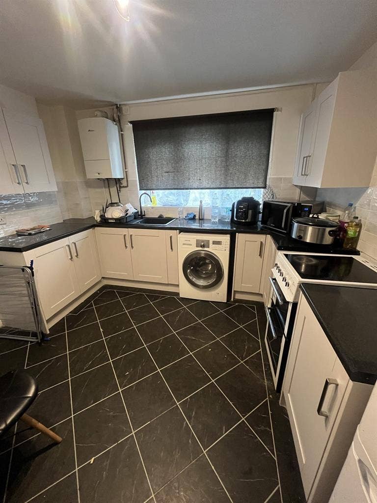 3 bedroom spacious house NN3 area