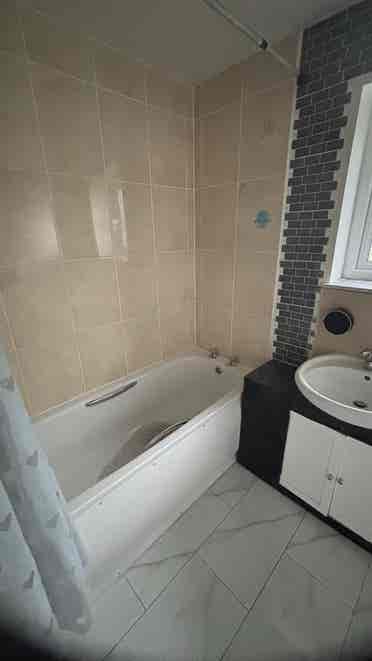3 bedroom spacious house NN3 area