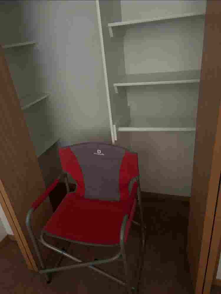 Bed in 2 bed condo. Parti furnished
