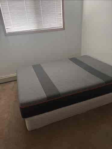 Bed in 2 bed condo. Parti furnished