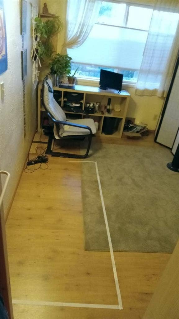 Small cheap room in a small apt