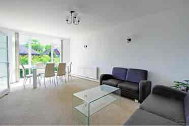 Double bed room in Woodside Park