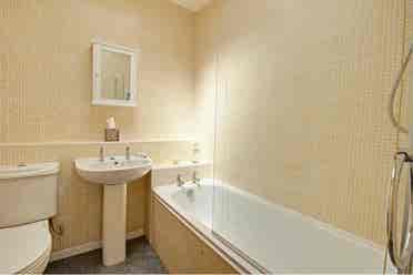 Double bed room in Woodside Park