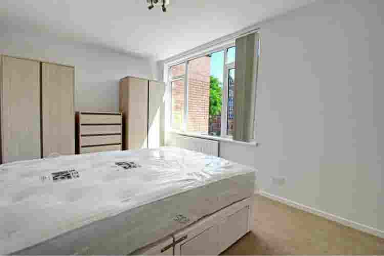 Double bed room in Woodside Park