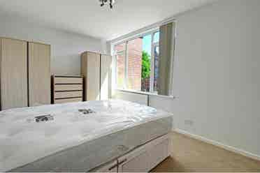 Double bed room in Woodside Park